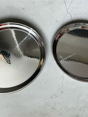 Colleta tray Set of Two Hammered Stainless Steel Round Trays - Silver